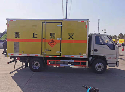 芦山爆破器材运输车工人安全操作规范与智能技术保障