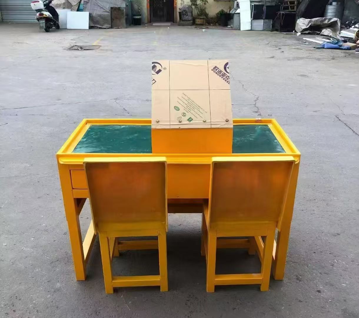 芦山防静电导通桌井下煤矿火工品发放桌:危险品流转的安全守护者